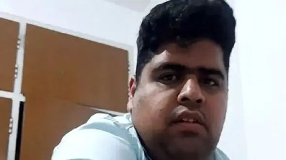 آواز شاد پسر درشت اندام آهنگ گل پری جون رو میخونه فقط که صداشو زنونه میکنه + فیلم