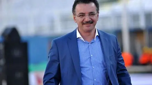 زنوزی از مالکیت تراکتور کنار رفت