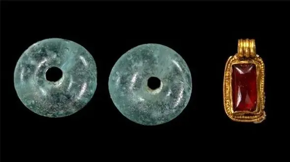 کشف گور یک کودک و دختر نوجوان با جواهرات نفیس + جزییات