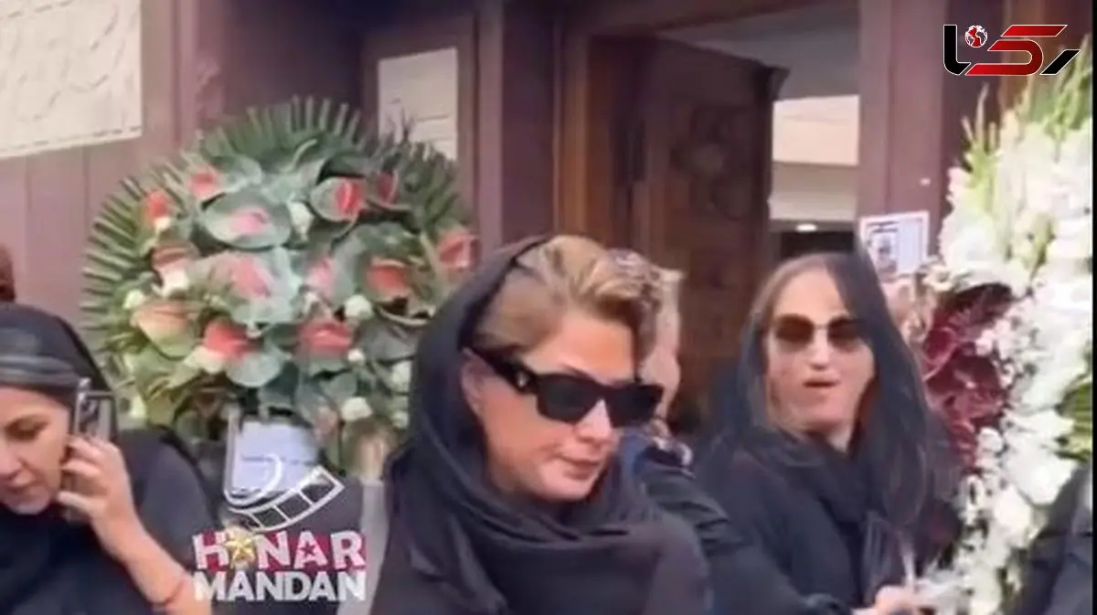 فیلم/  حضور پررنگ و عزادار طناز طباطبایی ، فاطیما بهارمست،لیلا بلوکات ، شبنم مقدمی  و دیگر بازیگران زن و مرد در مراسم ختم پدر رامبد جوان