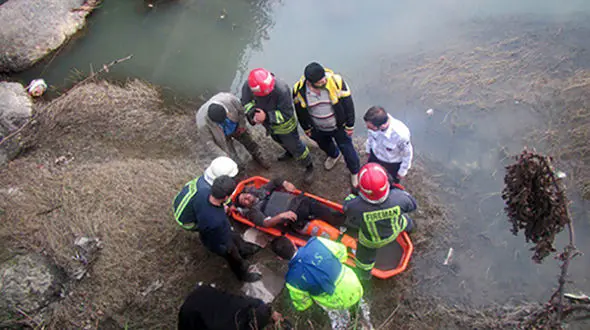 سقوط مرد ی از پل پسیخان هنگام ماهیگیری+تصاویر