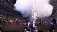 پرتاب قربانیان در دهانه کوه آتشفشان + فیلم 