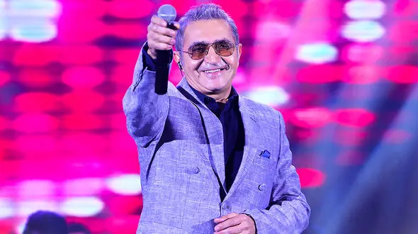 انتقاد تند خواننده معروف از جشنواره موسیقی فجر /  جشنواره یا دورهمی کنسرت بفروش‌ها