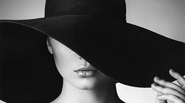  تن فروشی زن ایرانی در ایتالیا ! / تصویری زشت و تحقیر آمیز !