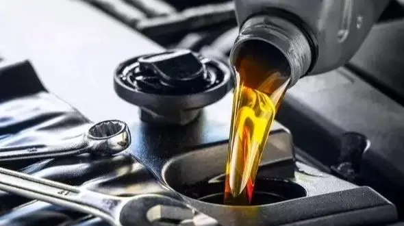 چرا تعویض روغن موتور خودرو در زمستان مهم است؟