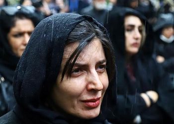 نگاهی به چیدمان میز عزای مادرشوهر  لیلا حاتمی، بازیگر فیلم «پیرپسر» با حضور حامد بهداد/ مادرِ استاد دانشگاه علی مصفا، روحش شاد و یادش گرامی