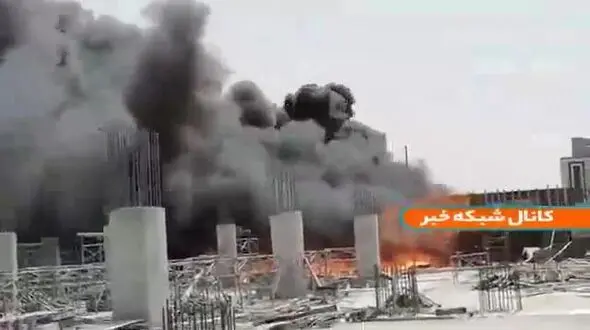 فیلم لحظه آتش سوزی یک ساختمان نیمه کاره در نجف 