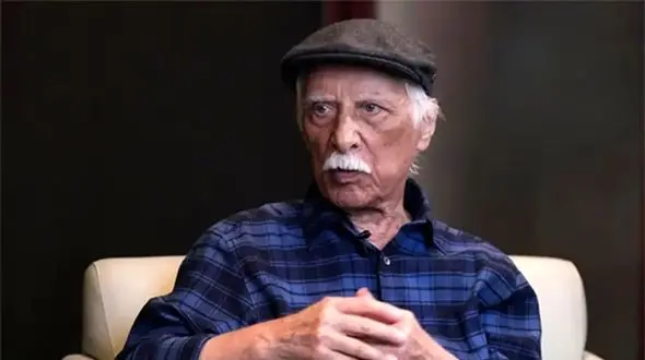 عکس ها / نگاهی به چیدمان خانه زنده یاد بهرام بیضایی با کتابخانه ای بزرگ، تابلو دیواری، پرده های کلاسیک