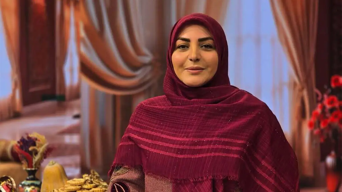 واکنش جالب المیرا شریفی به مزاحم پیامکی در برنامه زنده تلویزیون / خانم مجری در آنتن زنده آبرویش را برد