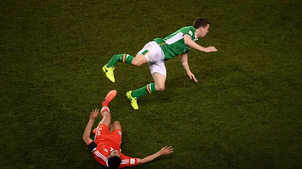 شکستگی وحشتناک پای مدافع ملی پوش فوتبال در بازی دیشب +فیلم و عکس (+16)