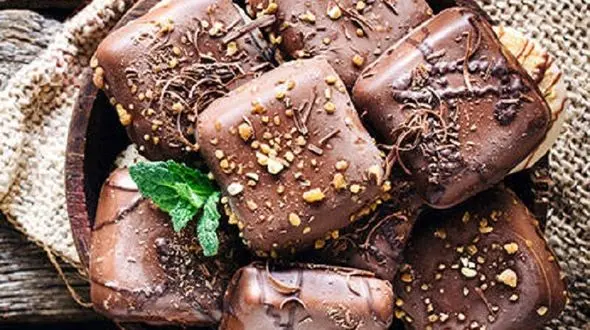 طرز تهیه شکلات مغزدار خانگی