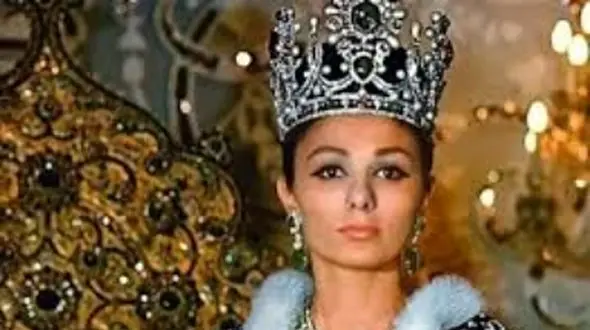 سفر در تاریخ؛ دوچرخه‌سواری «فرح» 16 ساله در کوچه‌های تهران