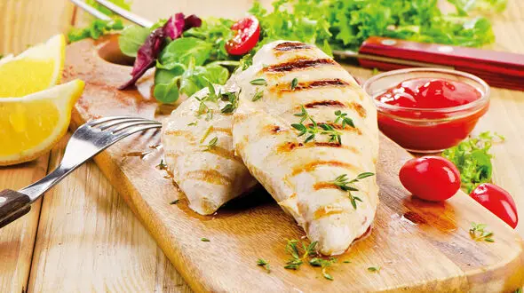 زنان روزانه بین ۴۰‌تا ۵۰‌گرم  پروتئین نیاز دارند / اشتباهات پروتئینی