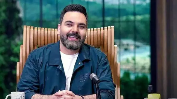 حضور خانواده احسان علیخانی در مراسم تجلیل از برنامه پرطرفدار مجری خوش تیپ و آبان ماهی+عکس/ چه خانواده موجه و متینی