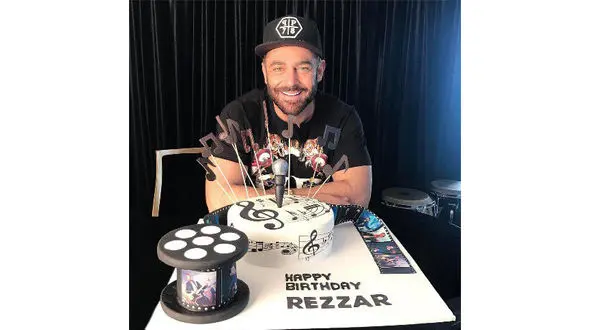 کیک تولد عجیب محمدرضا گلزار + عکس