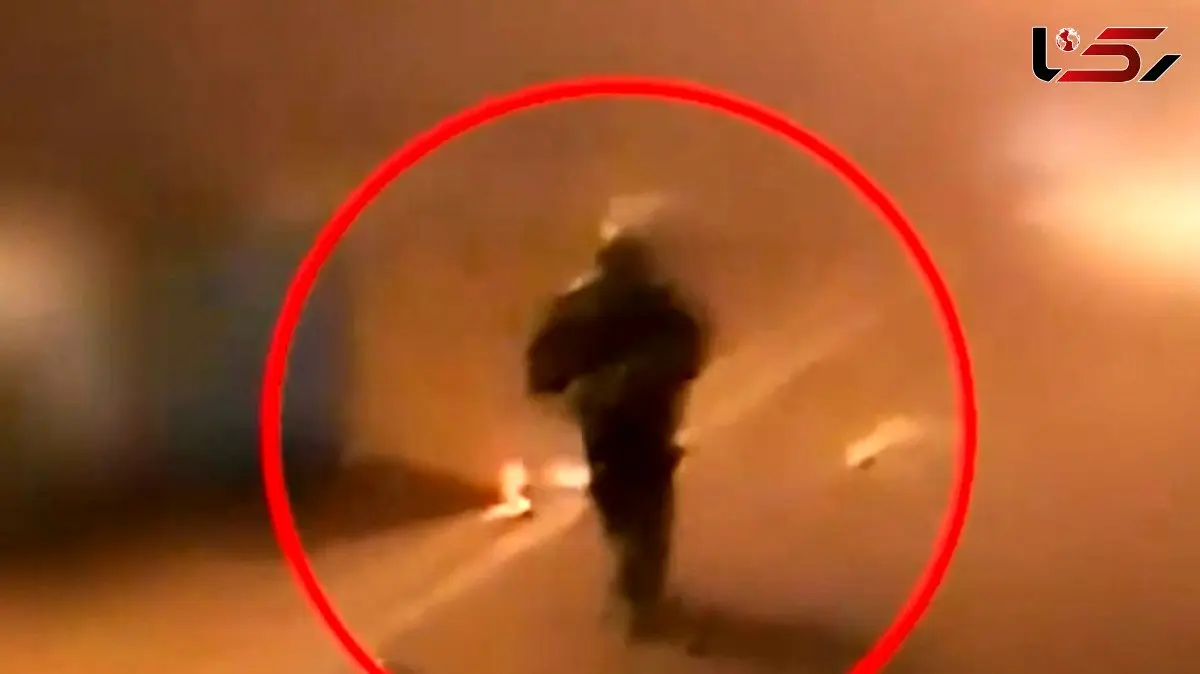 فیلم لحظه رگبار مرگ به کلانتری 126 تهرانپارس و محل اصابت گلوله ها به ماموران در پشت بام 