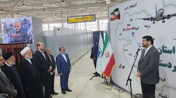 فرودگاه شهدای سقز پس از 27 سال انتظار، با فرود هواپیمای رئیس جمهور به شکل رسمی افتتاح شد