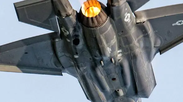 از برخورد دو جت در روسیه تا ساختن ساختمانی عجیب 