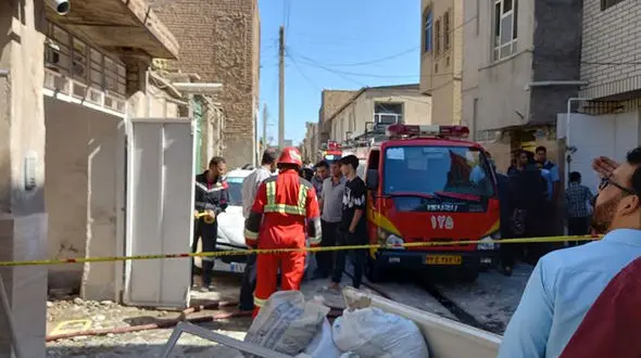 انفجار و تخریب یک منزل مسکونی در قم 