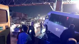 فاجعه در بزرگراه آیت الله سعیدی / 10 مصدوم در پی انحراف مینی بوس