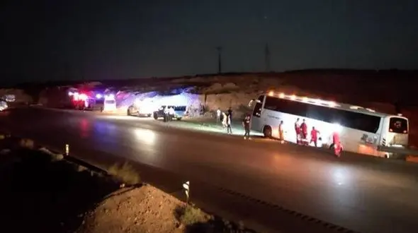 تصادف اتوبوس در جاده گرمسار
