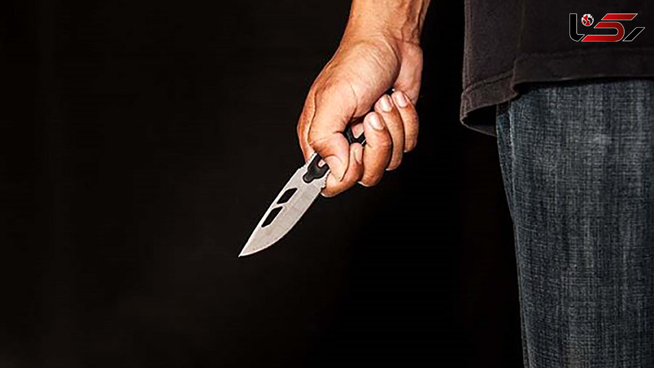 ببینید | حمله وحشیانه یک دانش آموز با چاقو به معلم زن در کلاس درس