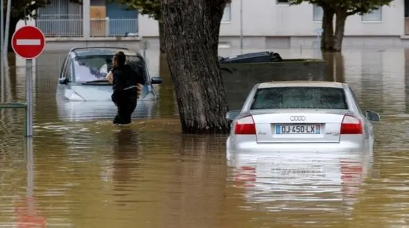 سیل در فرانسه جان 10 نفر را گرفت