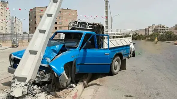 عکس / تصادف خنده دار نیسان آبی در شیراز + عکس