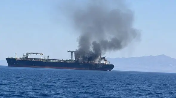 یک سوپرنفتکش دیگر امروز در تنگهٔ هرمز منفجر شد
