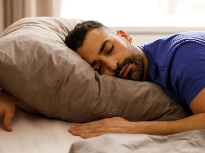 چرا خواب بیش از حد می‌ تواند عمر شما را کوتاه کند؟