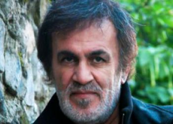 فیلم پخش آهنگ باشکوه حبیب از تلویزیون جلوی ساختمان شیشه ای سوخته صداوسیما / شنیدم چو قوی زیبا بمیرد!
