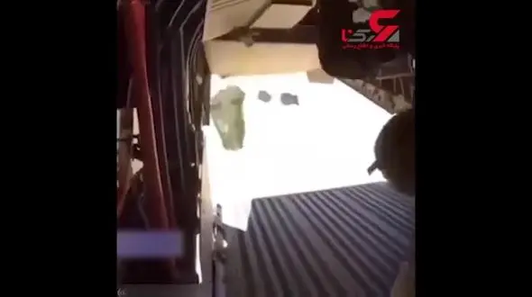 چتربازان امریکایی که دست پت و مت را از پشت بستند /  این فیلم سوژه خنده برای رسانه‌های جهان شد + فیلم