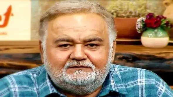 فیلم/ آواز شاد؛ اکبر عبدی با لوله اکسیژن تو دماغش چه رقص آذری میکنه / همیشه دل آدمو شاد میکنه