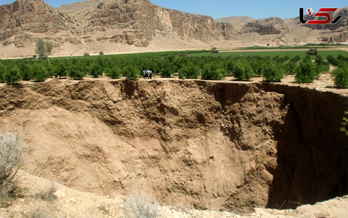 فرماندار: ساکنان یک روستای بهاباد بر اثر فرونشست زمین جابه جا می شوند