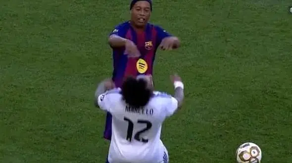 درگیری مارسلو و رونالدینیو در دیدار اسطوره ها + عکس ها