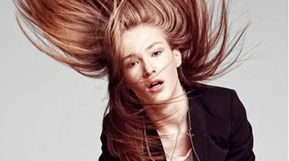 این مرد با آرایش خود را زن می کند و کار خانم ها را انجام می دهد+ تصاویر عجیب