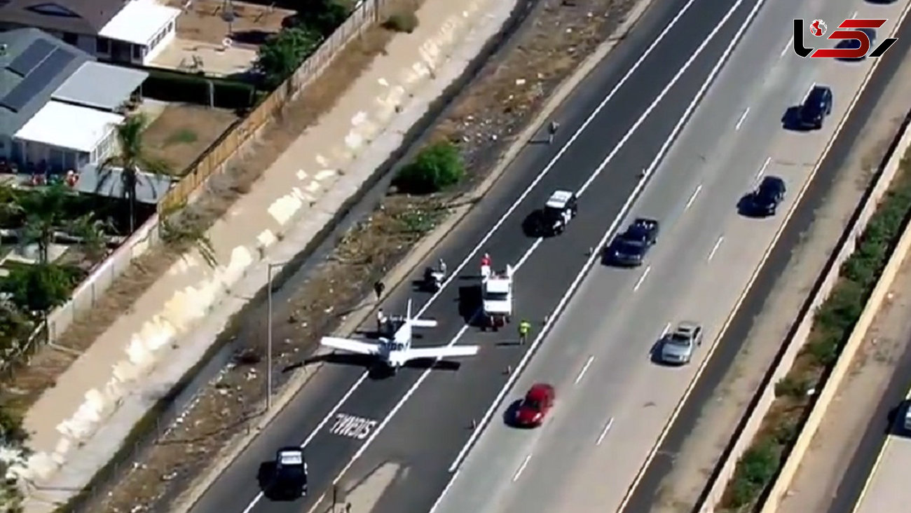 هواپیمای تک موتوره در بزرگراه کالیفرنیا به زمین نشست