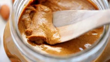 خواص کره بادام درختی: چرا باید آن را به رژیم غذایی خود اضافه کنید؟