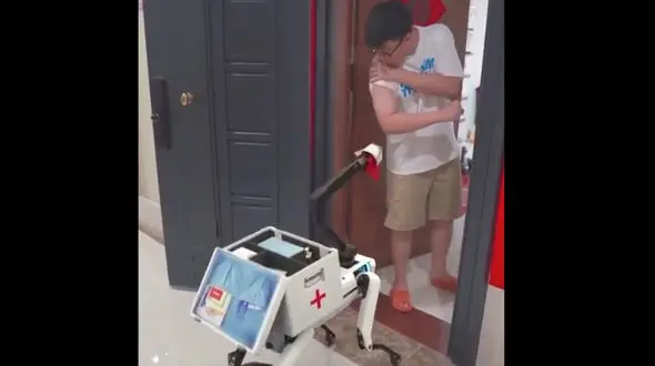 رباتی که به تزریق واکسن کرونا می پردازد + فیلم