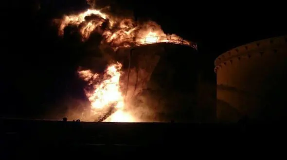 رعد و برق پالایشگاه تهران را به آتش کشید 