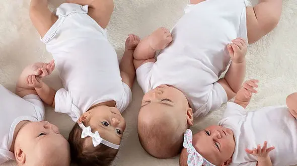 بانوان نسبت به مسئله فرزندآوری و جوانی جمعیت توجه داشته باشند