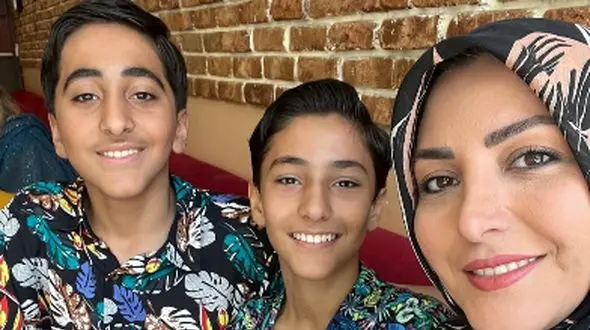 فیلم/ خاطرات خنده‌دار طنازترین مجری زن صدا وسیما، المیرا شریفی مقدم  از مدرسه/ خودم یک کیف رو چند سال استفاده میکردم ... به پسرم التماس می کنم که تو رو خدا....