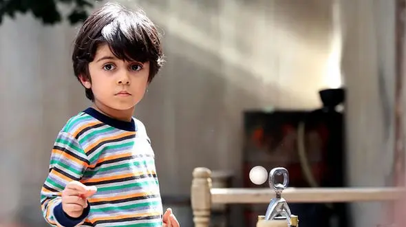 خونه زندگی زیبا و شیک بابا و مامان رایان سرلک، دارای سریال در انتهای شب/ همه خونه پر از عکس آتلیه‌ای آقا پسره+فیلم