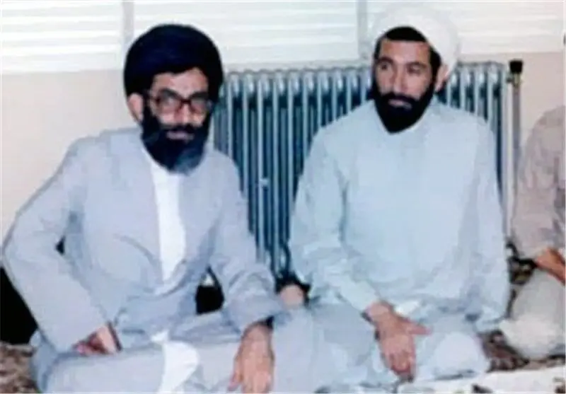 شهید محمدجواد باهنر دومین نخست وزیر ایران پس از پیروزی انقلاب اسلامی در کنار آیت الله خامنه ای رهبر معظم انقلاب اسلامی