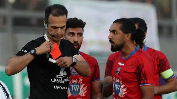 نساجی یک- پرسپولیس ۲ ؛ صعود به صدر و استرس در اردوی استقلال