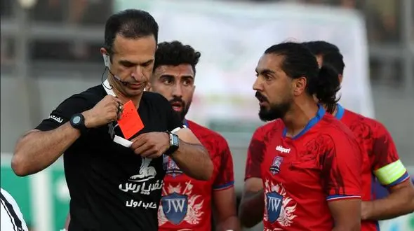 نساجی یک- پرسپولیس ۲ ؛ صعود به صدر و استرس در اردوی استقلال