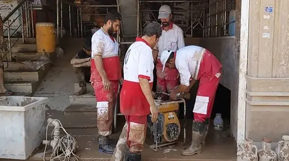 جاری شدن سیلاب در خوزستان/ جسد ۲ سرنشین خودرو گرفتار در سیلاب هفتکل پیدا شد 