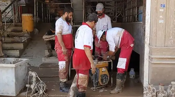 جاری شدن سیلاب در خوزستان/ جسد ۲ سرنشین خودرو گرفتار در سیلاب هفتکل پیدا شد 