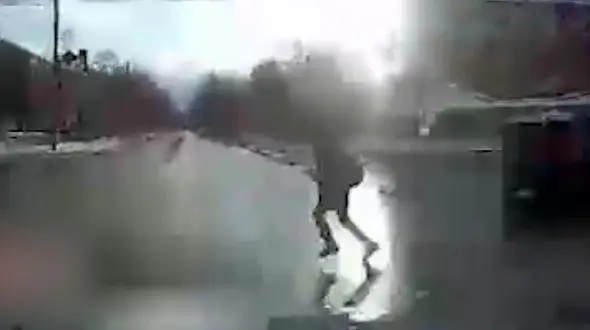 فیلم تلخ از لحظه تصادف شاسی بلند با دختر 9 ساله