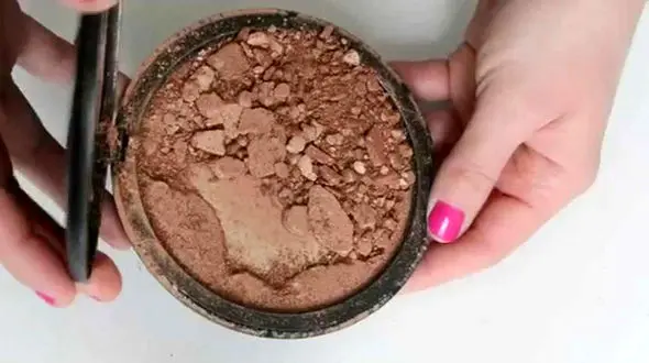 ترفندی جالب برای ترمیم رژگونه شکسته و خرد شده + فیلم 